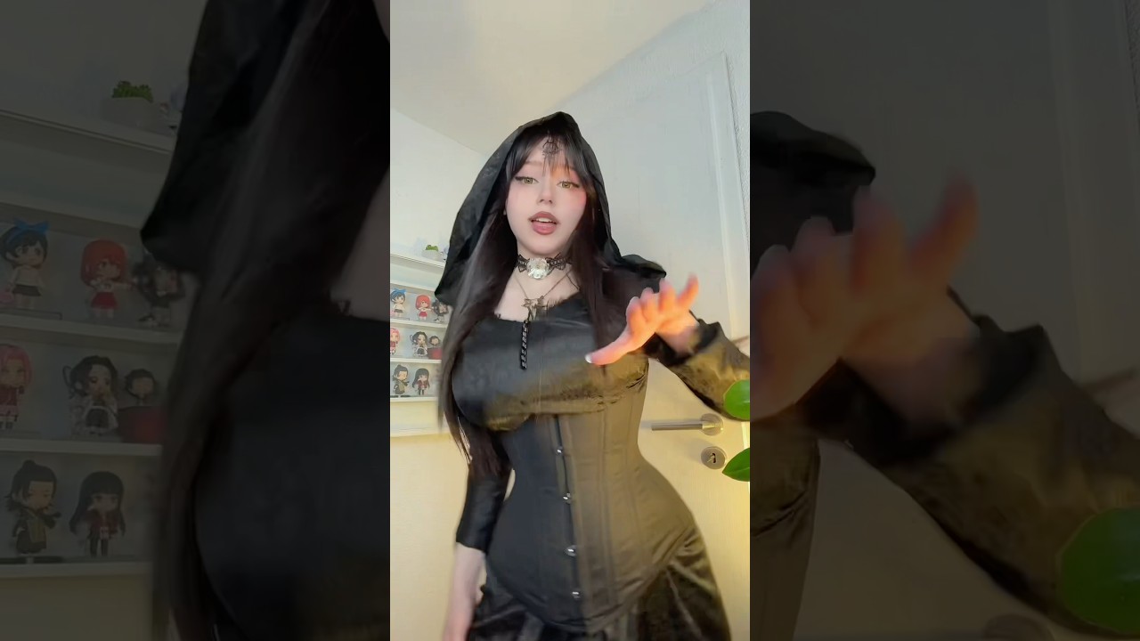 I already miss Halloween #cassandradimitrescu #residentevil #cosplay