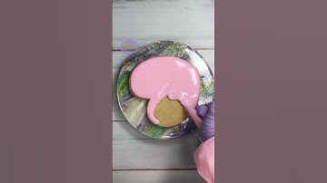 Wet on wet royal icing technique