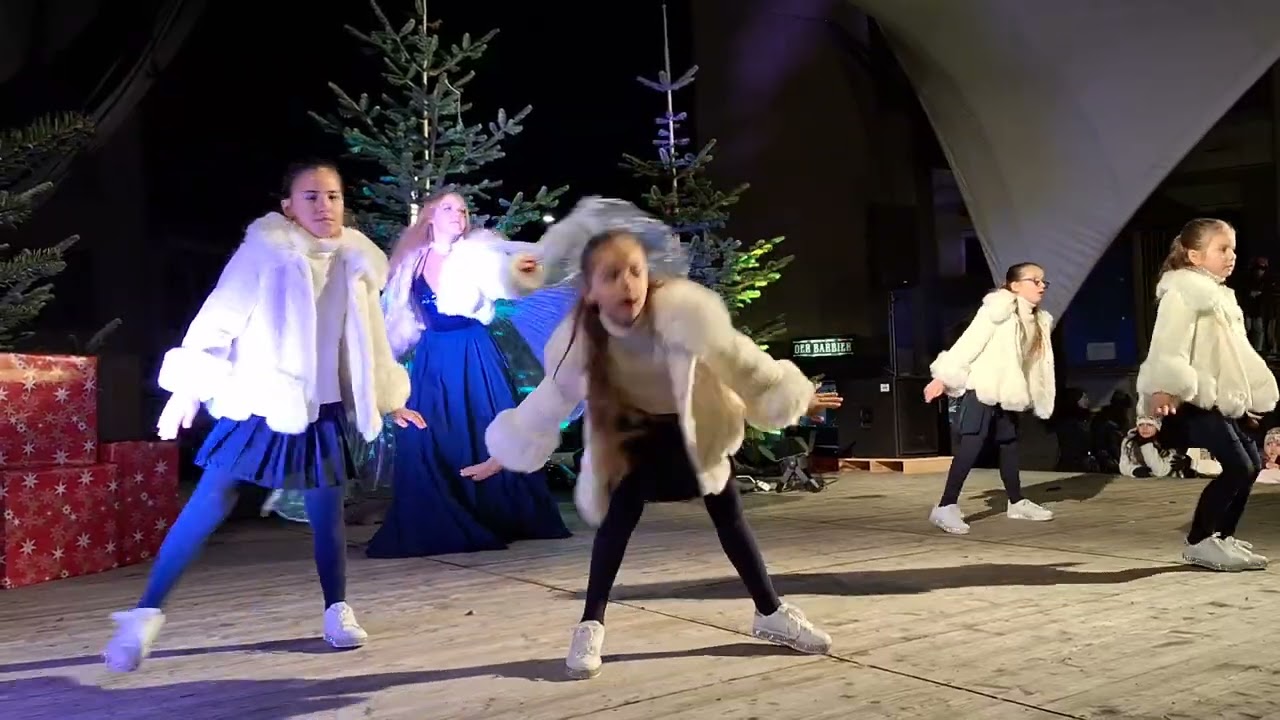 Eröffnung der Winterweihnachtswelt am Oberpullendorfer Hauptplatz mit den Colourful Dancers