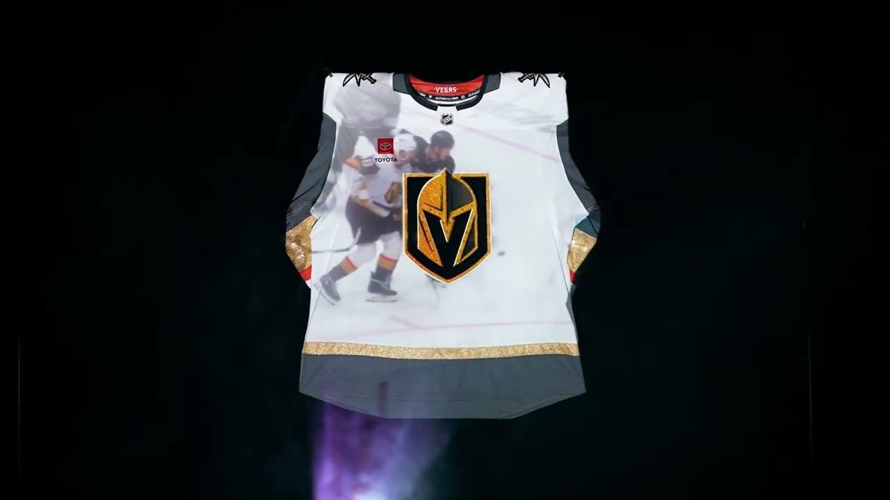 Toyota — официальный партнер по нанесению нашивок на выездные футболки.