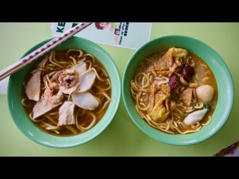 Laksa and prawn noodles for only S$2 each! (US$1.50) (Chinatown, Singapore street food)