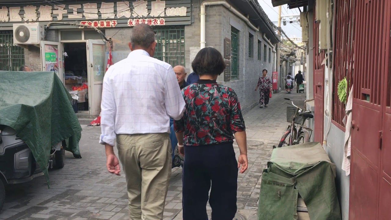Beijing street with iconic horn sound