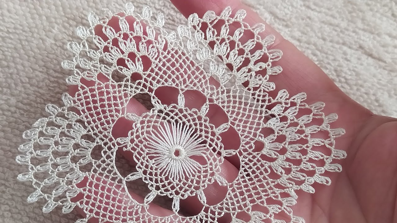 824- EFSANENİN TA KENDİSİ saraylı tarz çeyiz sevenlere göz alıcı  bir iğne oyası modeli