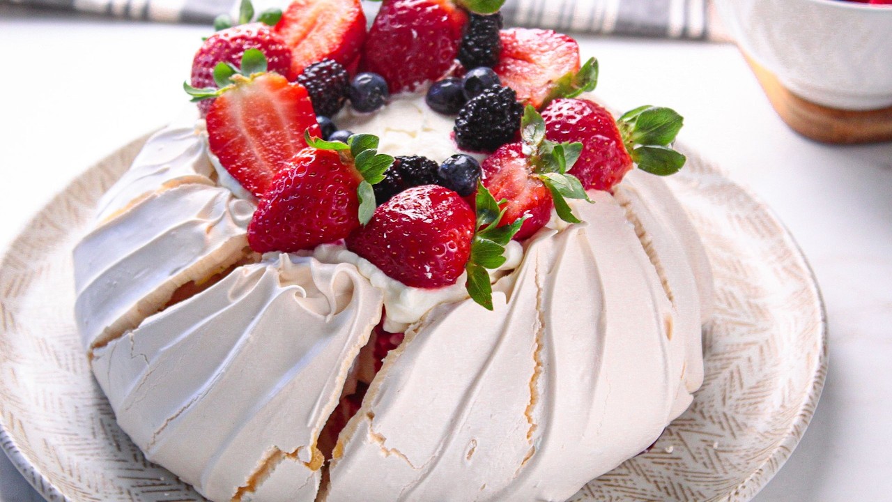 COMO FAZER PAVLOVA | SOBREMESA LINDA, DELICIOSA E FÁCIL DE FAZER