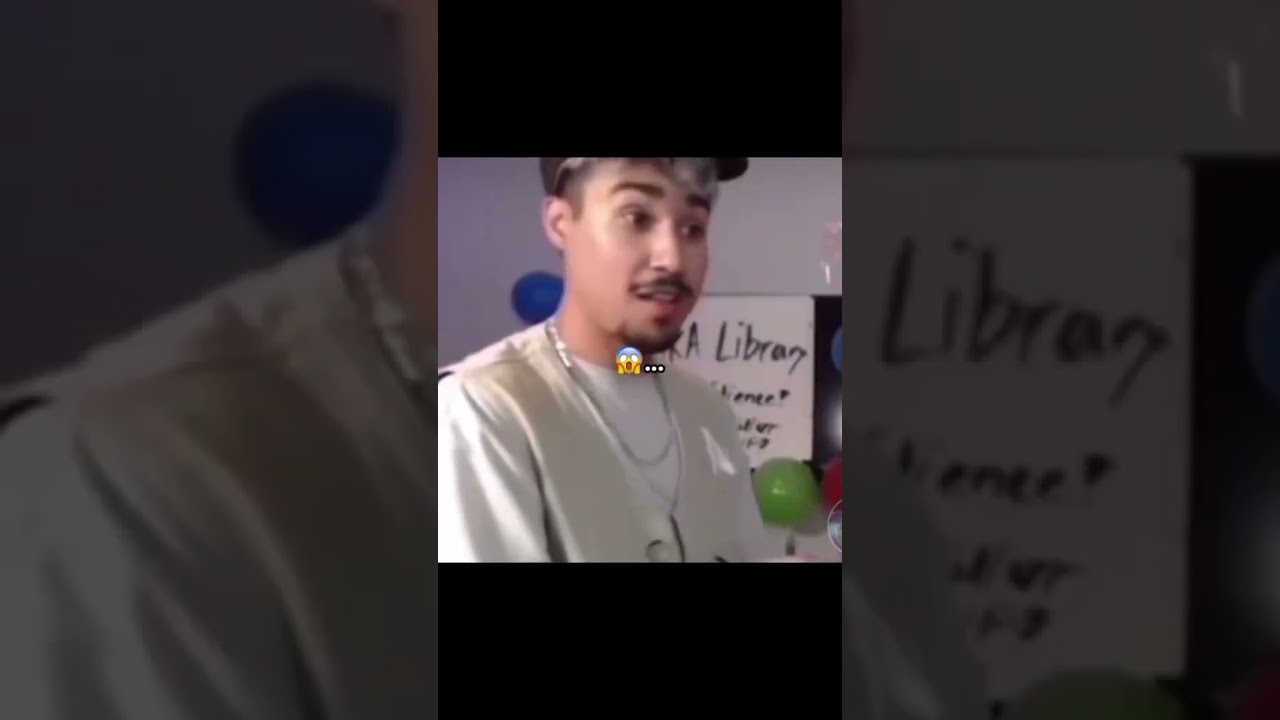 Но красить волосы наполовину в синий, наполовину в розовый — это безумие! 