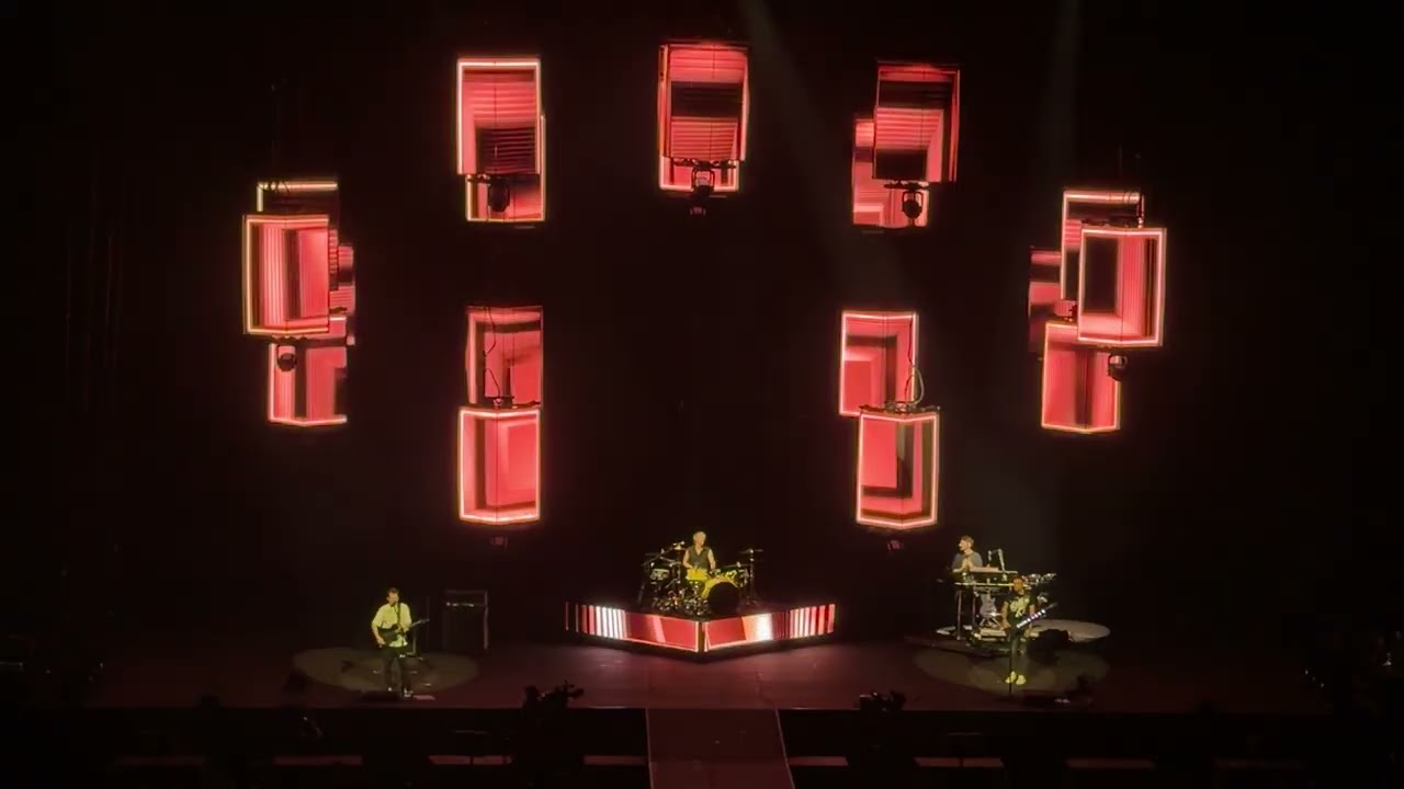 Muse - Supermassive Black Hole (live) at K-Arena Yokohama