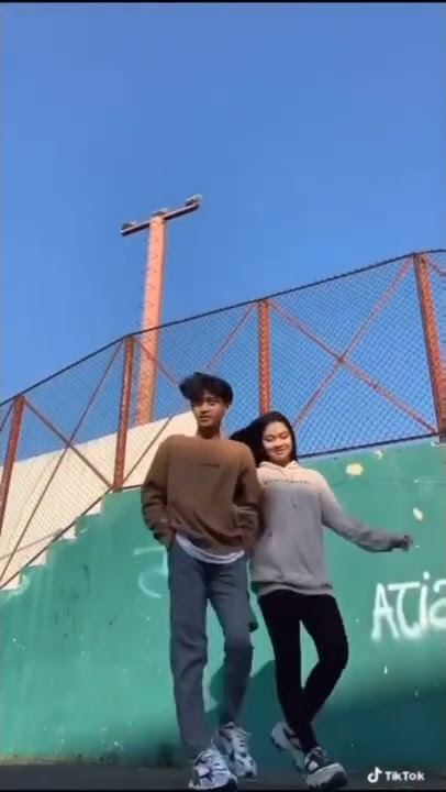 #kenangan #fahrat #tiktok #fahmi #fauna #ratu #una #couple #sweet #sweter #outfit #shopee #endorse