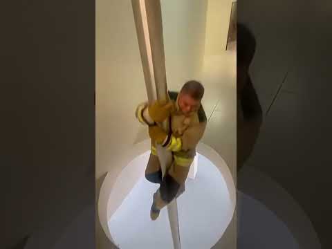 Для пожарного скорость может спасти жизни #shortsvideo