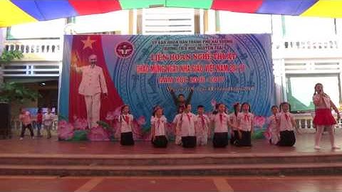 Tiễn thầy đi bộ đội- Lớp 5D-- Trường TH Nguyễn Trãi - TP HẢi Dương