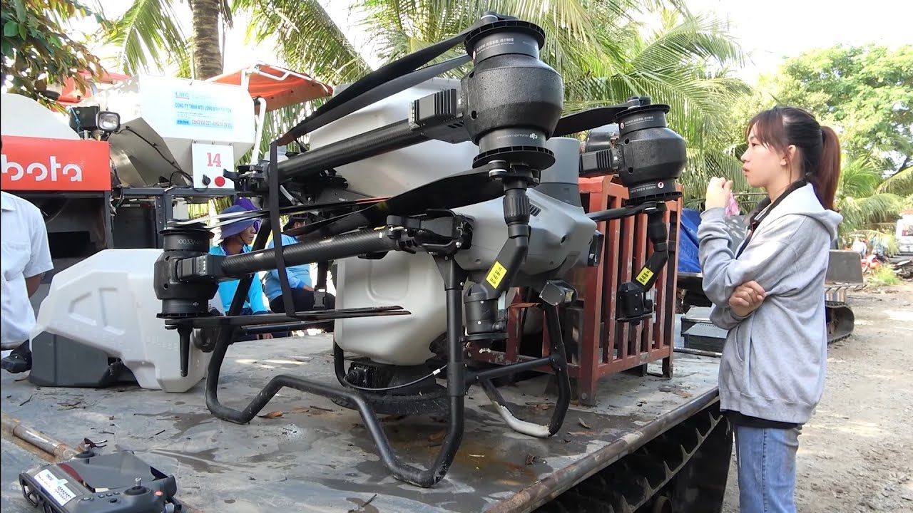 Máy bay giá 469 triệu của DJI T40 sạ phân, xịt thuốc như thế nào. lh 0338389999