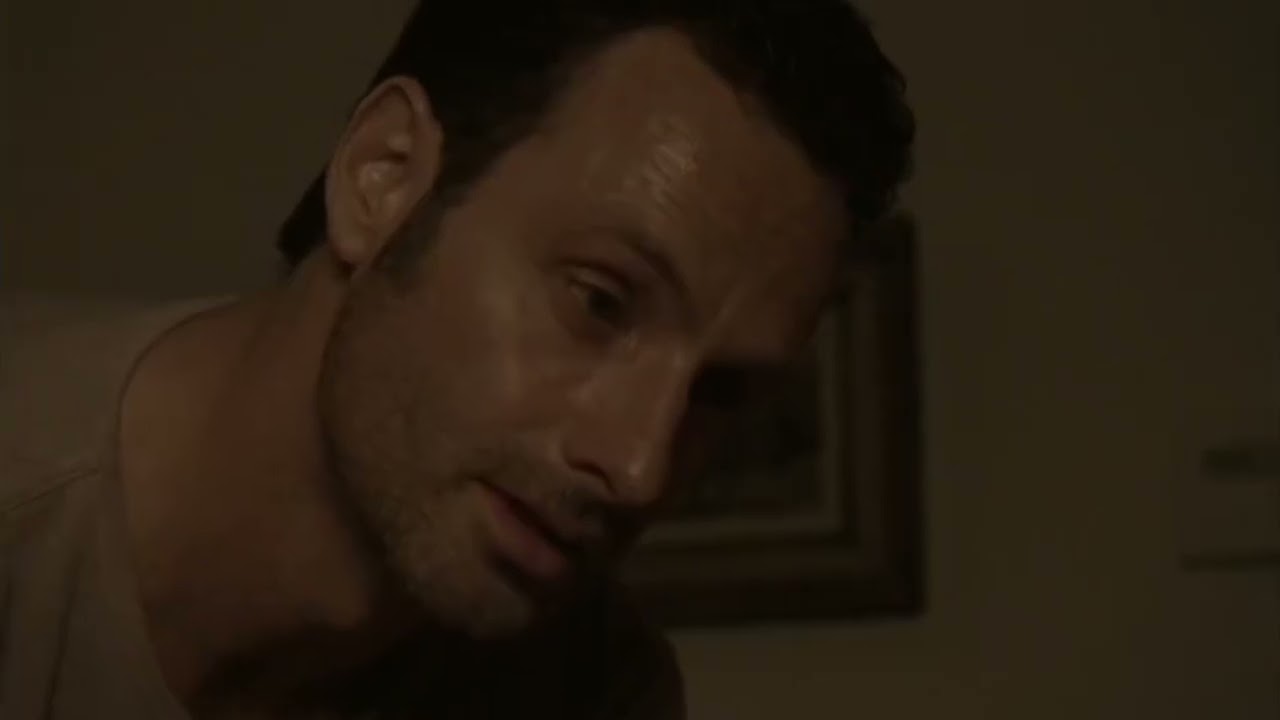 The Walking Dead Carl Sufre De Un Ataque 