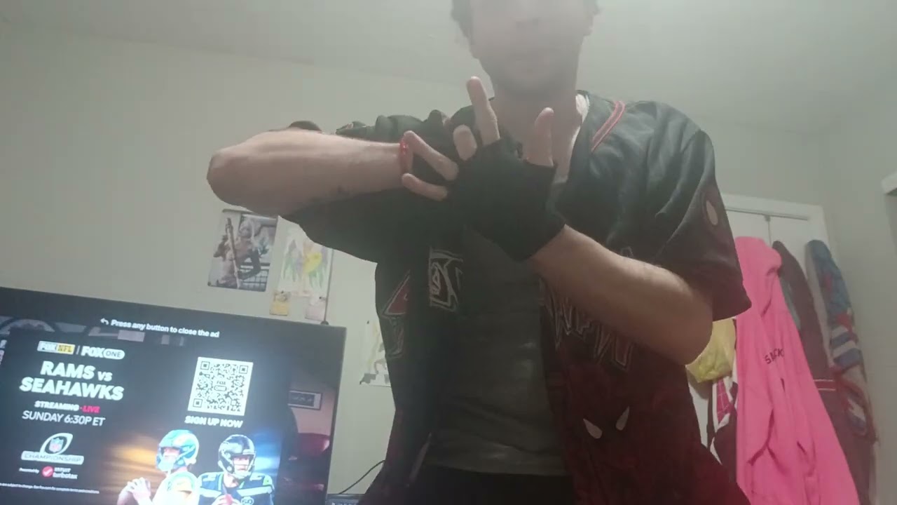 Praying Mantis Fight Technique That Ends With A Subtle Distraction And A Follow Up Right Hand Jab