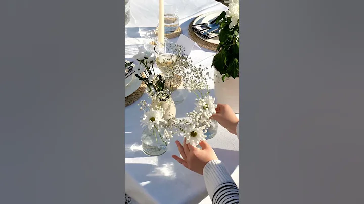 How to style bud vases