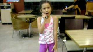 angel dancing in mcdo.AVI