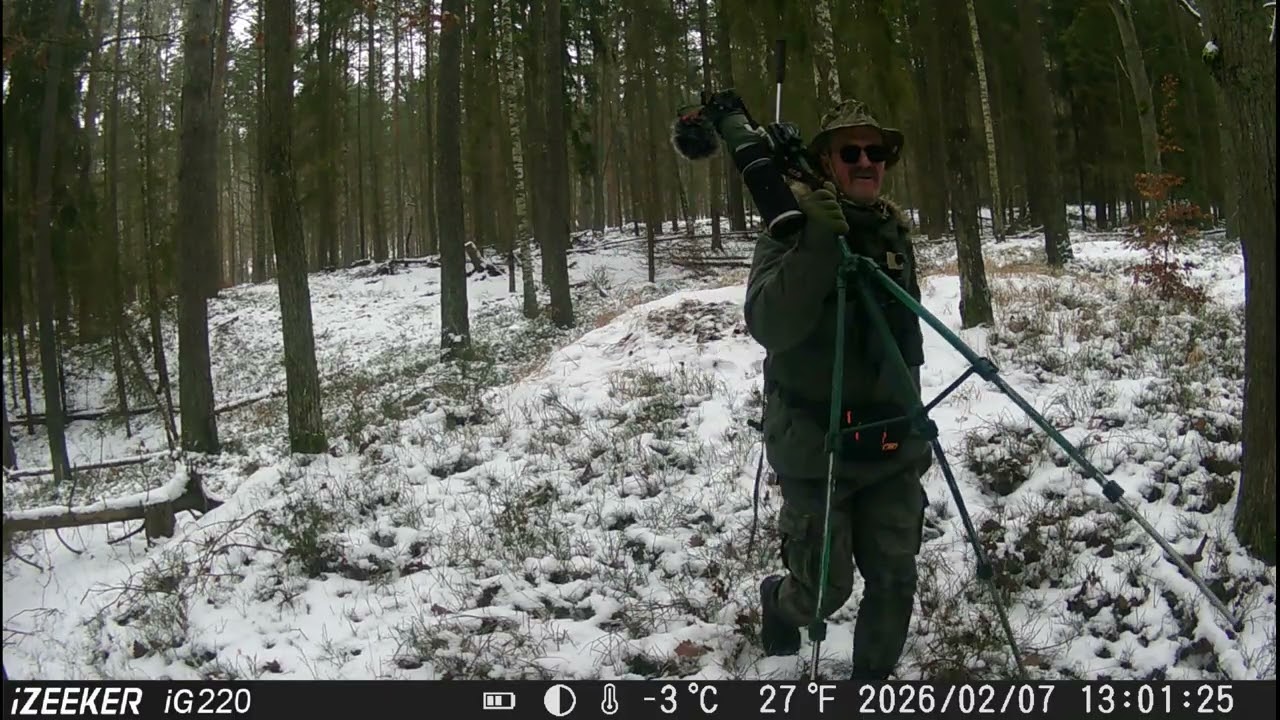 Nad rzeką jakiś ruch jest