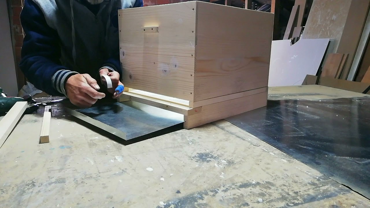 Fund antiVaroa. Soclu de stup.Beehive socket for beehives.