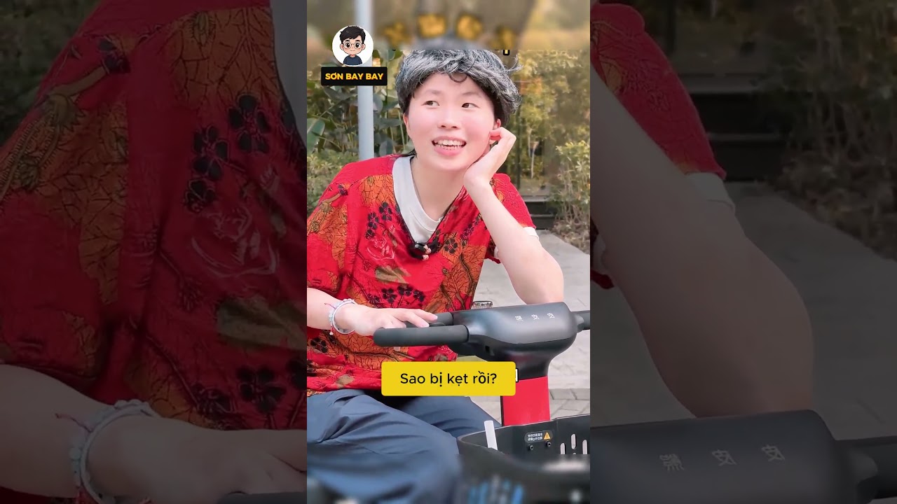 Bà già đi xe điện thích khoe xe và cái kết bẽ mặt 😍 