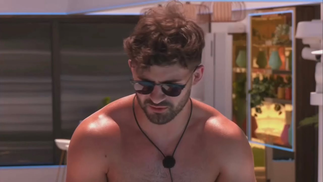 all stars farting on love island uk