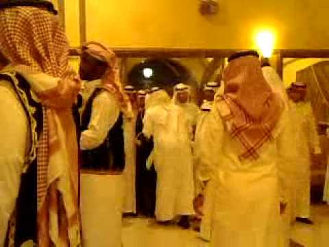 مقطع من زواج خالد العقيل وقت دخوله قاعه الفرح 4
