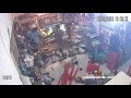 Vídeo mostra momento em que comerciante é baleado ao reagir a assalto em Teresina