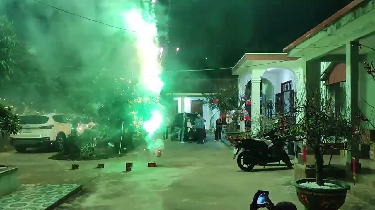 Nổ PHÁO HOA đón giao thừa TẾT