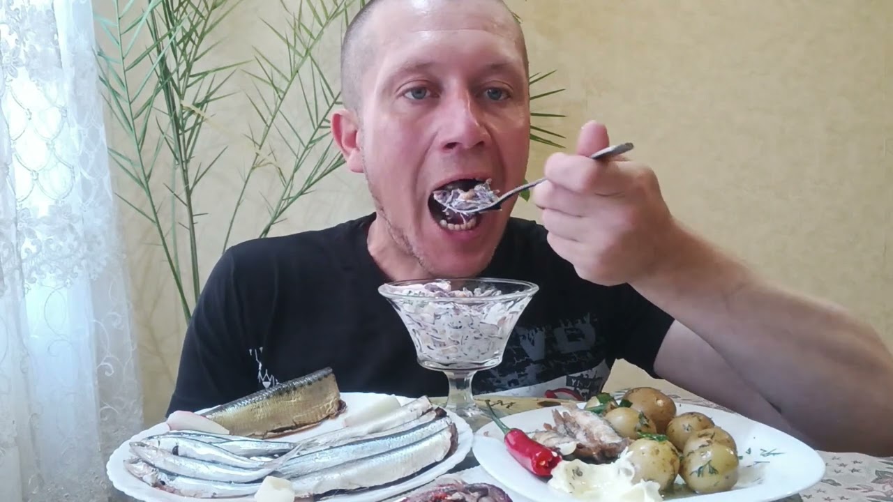 МУКБАНГ.МОЛОДАЯ КАРТОШКА,РЫБА ХАМСА ЖАРЕННАЯ, СОЛЕНАЯ, ИВАСИ ХОЛОДНОГО КОПЧЕНИЯ,САЛАКА,САЛАТ ФИАЛКА.