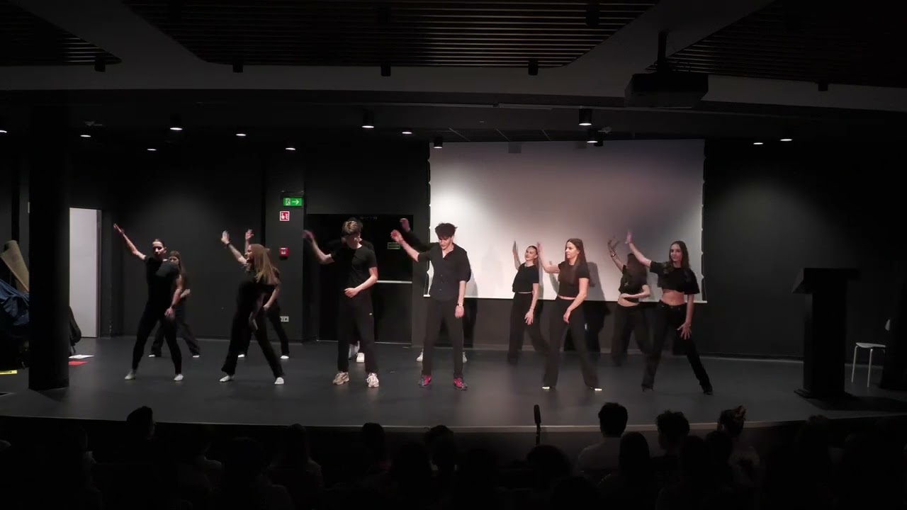 10.E: Sowieso - Csobot Adél (táncos produkció) - Népek Karneválja 2026.