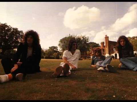 Видео: Queen- Keep yourself alive (1971 recording)