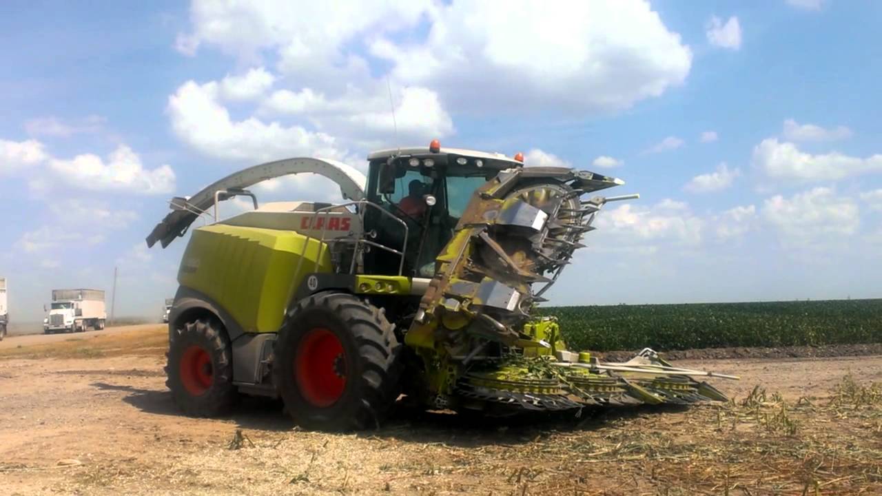 Unfolding 10 row corn head - YouTube