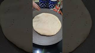लहान मुलांना आवडणारी रेसिपी | chapati pizza recipe | cheese paratha #shorts @familyrecipes
