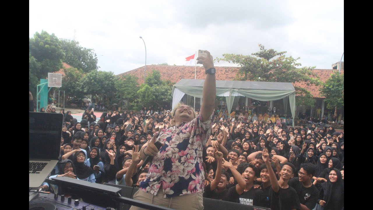 REKAP PERFORM MENDADAK DJ AT SMAN 1 KEDUNG WARINGIN KAB BEKASI - YouTube
