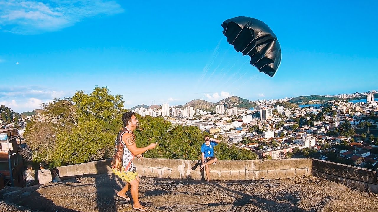 Pipa Combate da Vida Real na Favela - Rafinha e Helinho no Topo da Laje 