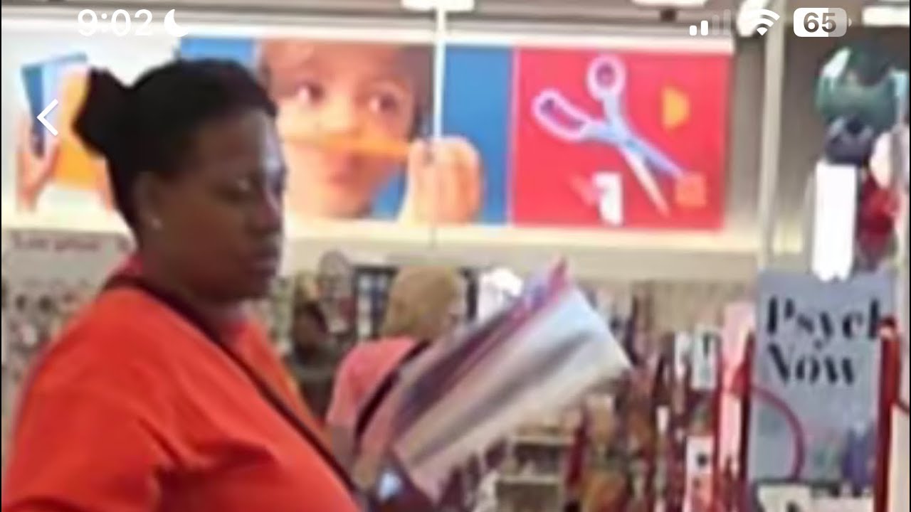 Они шпионят за Пич Макинтайр, посмотрите!!