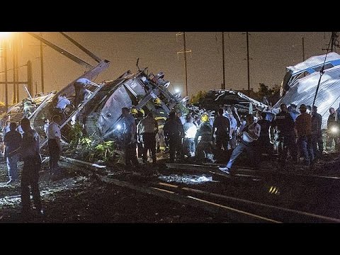 Mueren 5 al volcarse tren en Filadelfia (VERL EL VIDEO AQUI)