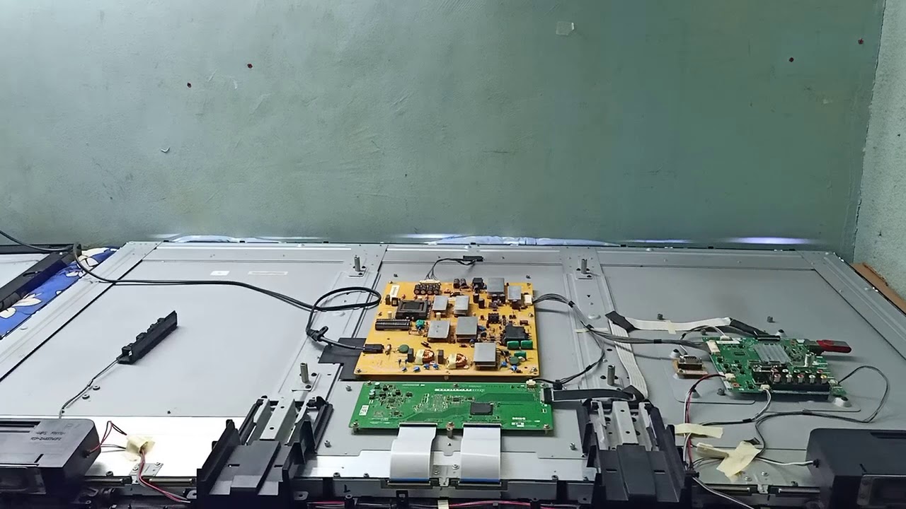 Sharp lc 60le650m - YouTube