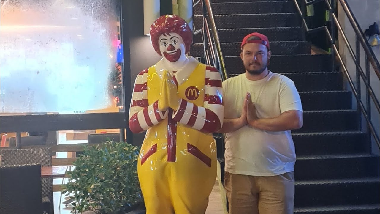 Wie schmeckt ein MC Donalds in Thailand (Khao Lak) - YouTube