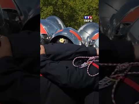 Ref:2DWsRP8680o Hommage national aux deux pompiers décédés cet été dans l’incendie de Mérignac｜TF1 INFO
