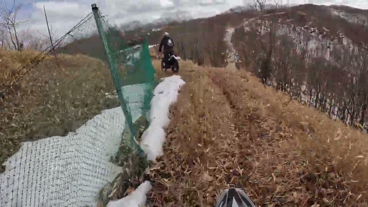 R8 2 22 R8 2 22  夢が丘展望台断念 後 遊び ②