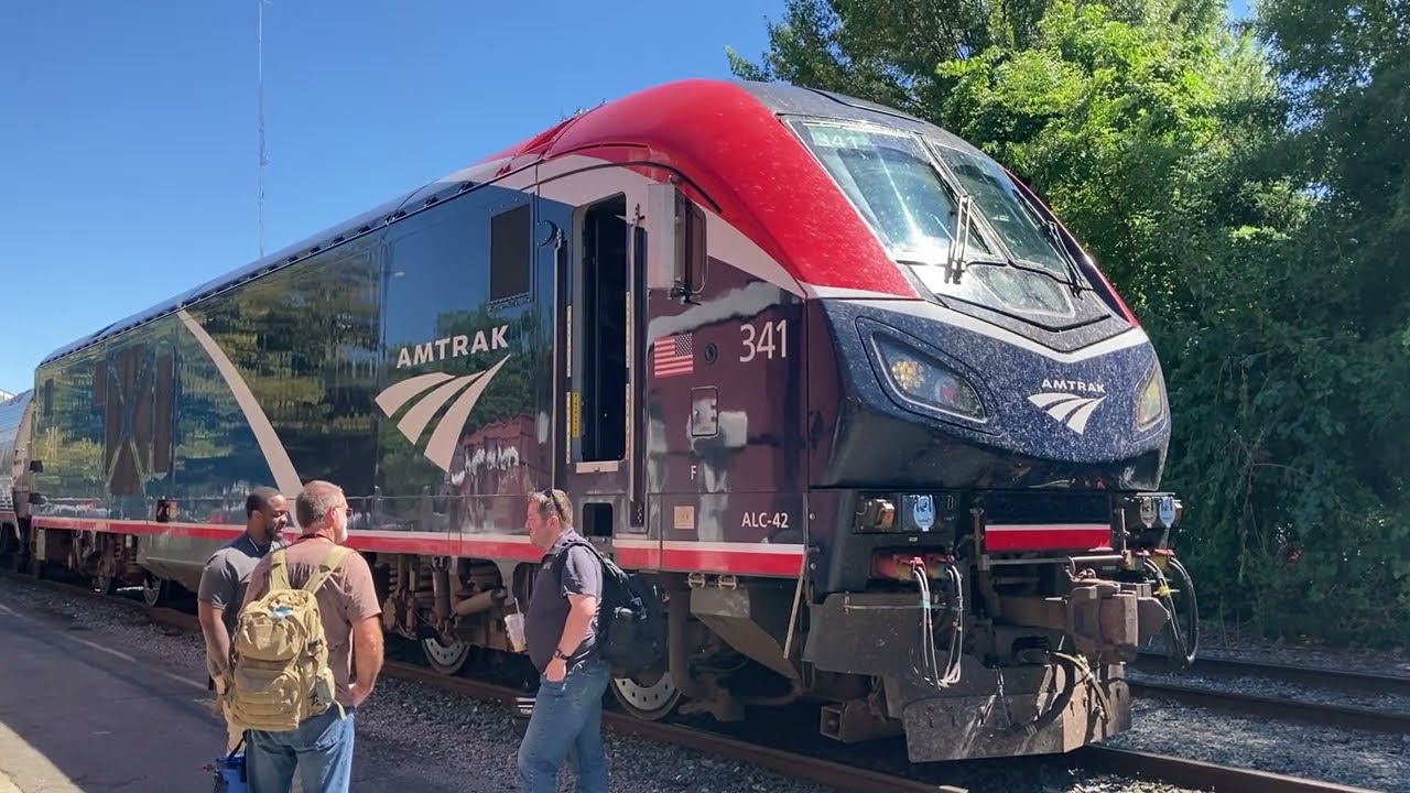 Amtrak 51, The Cardinal - Crew change- huge crowd; 13 minutes.