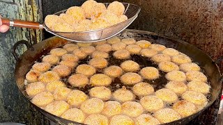 2元一个的街头小吃南瓜饼，刚出锅客人就排队疯抢，1天能卖上千个【麦总去哪吃】