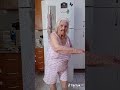 عجوز ترقص