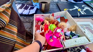 Found a box of vintage barbies at the swap meet. Encontre Baja de Vintage Barbies en el tianguis
