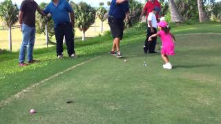 Alanis Valeria Practicando Golf