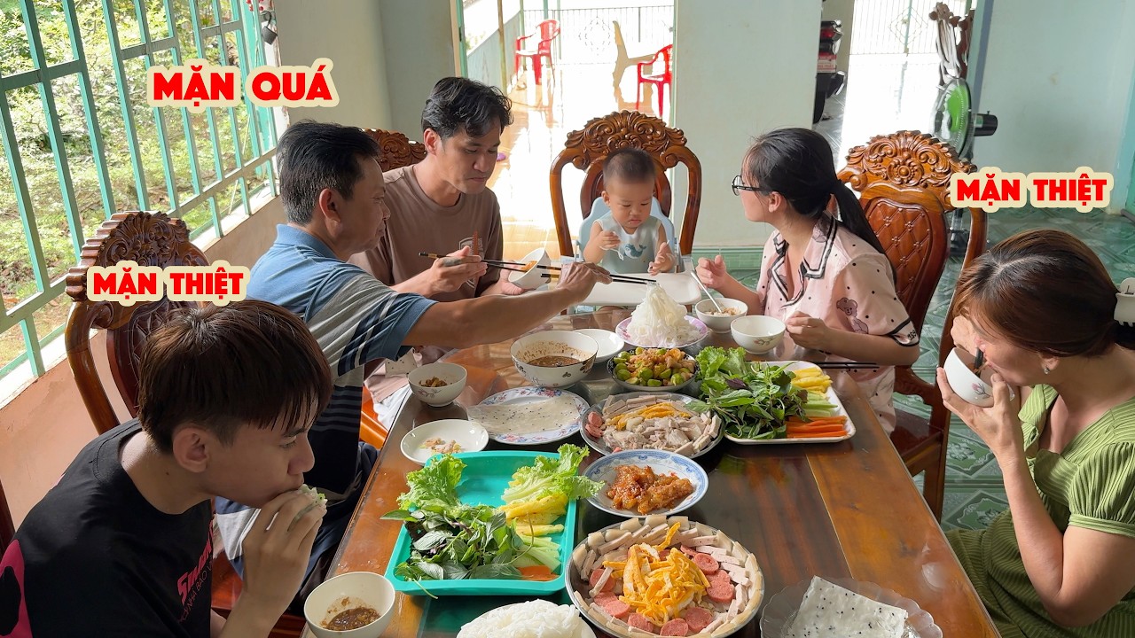 24 Tết Con Rể Vào Bếp, Ba Mẹ Vợ Cũng Phải Nhăn Mặt Khi Ăn. Panda Quấn Quýt Bà Ngoại Không Rời