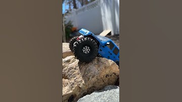 She’s back! 🤩 The axial scx24 jeep gladiator flex machine 💪🏻