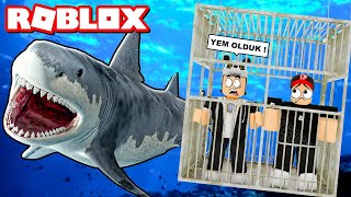 İkimizde Kafese Girdik!! Köpek Balığı Oyunu - Roblox