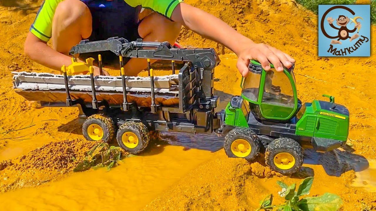 Дети и Машина. Диана и Даня играют в машинки игрушки в