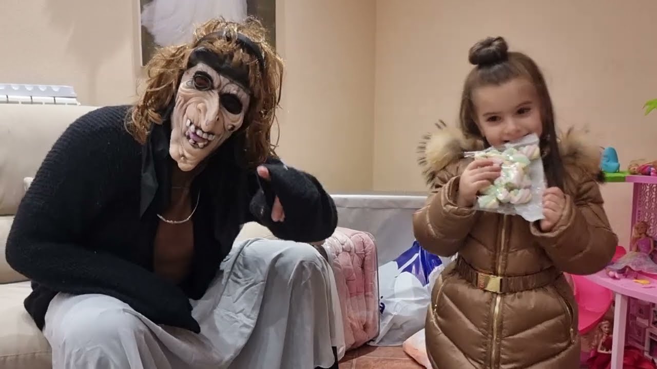 QUEST' ANNO LA BEFANA PER LA PICCOLA DOMY ARRIVA DI GIORNO!!! (HA ROTTO LA SCOPA)🤣