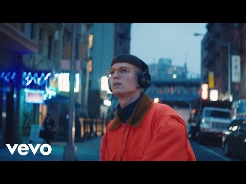 Gus Dapperton - I&#039;m Just Snacking