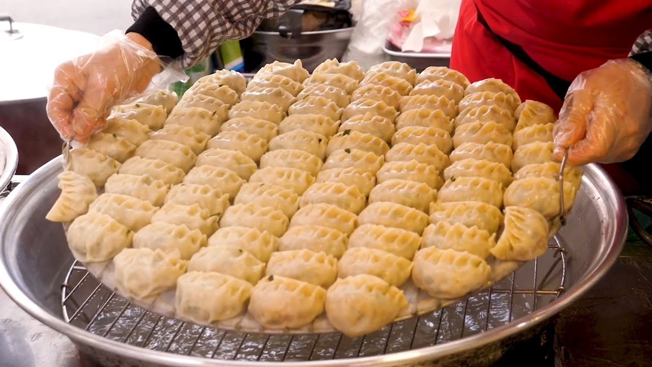 Knodel Und Gedampftes Brot In Koreanischen Markt Youtube Food Channel Street 
